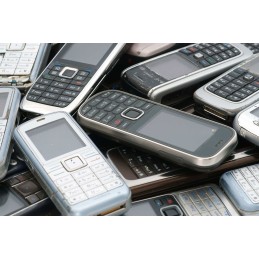 GSM z klawiaturą i baterią