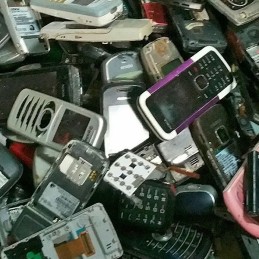 GSM su klaviatūra be baterijos