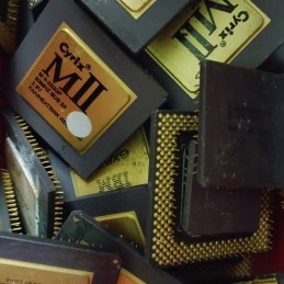 Złoty ceramiczny procesor