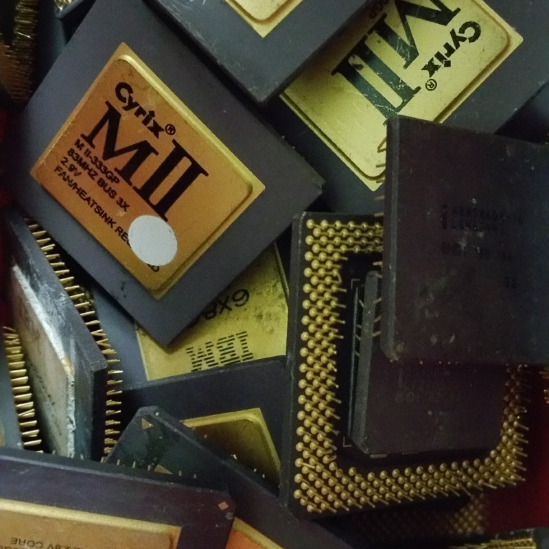 Procesor ceramic auriu