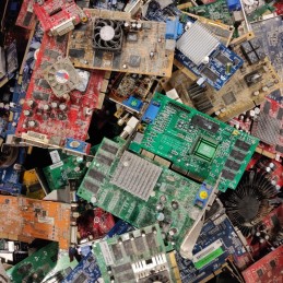 Dukra kortelė su radiatoriumi, su metalu